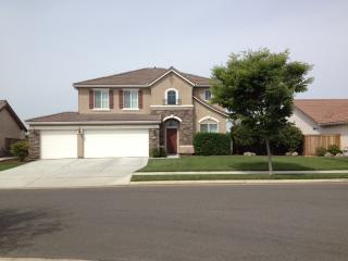 3855 Chinowth St, Visalia CA  93291-8997 exterior
