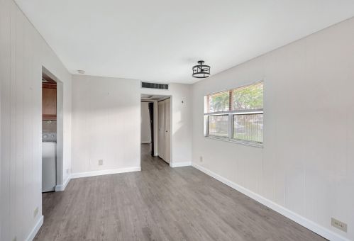 155 Valencia G, Delray Beach FL  33446-2055 exterior