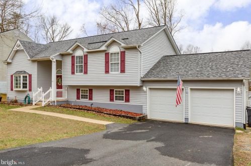 41 Melanie Hollow Ln, Fredericksburg, VA 22405-2862