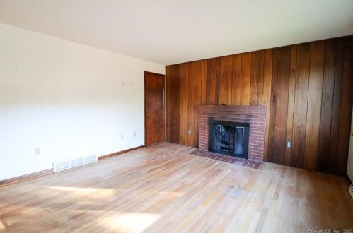 1945 West St, Southington, CT 06489-1031