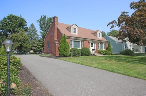72 Main St, Wallingford, CT 06492-2230