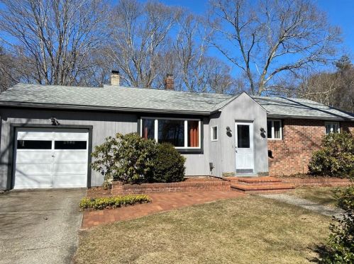 41 Bruster Dr, North Kingstown, RI 02852-1835