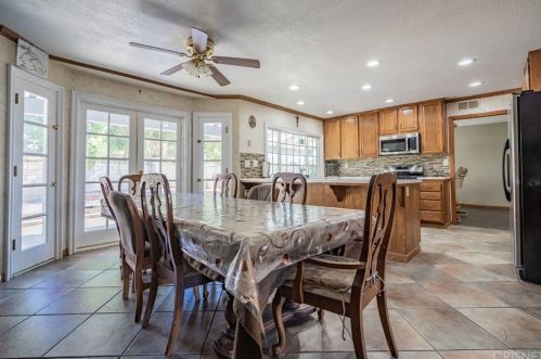 2828 Inyo Cir, Simi Valley CA 93063-2002 exterior