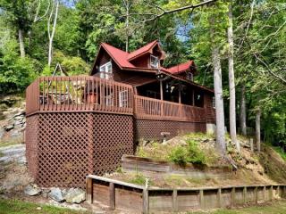 237 Woodys Dr, Hendersonville, NC 28792-1036