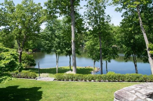 20 Hidden Brook Dr, Brookfield Center CT  06804-1306 exterior