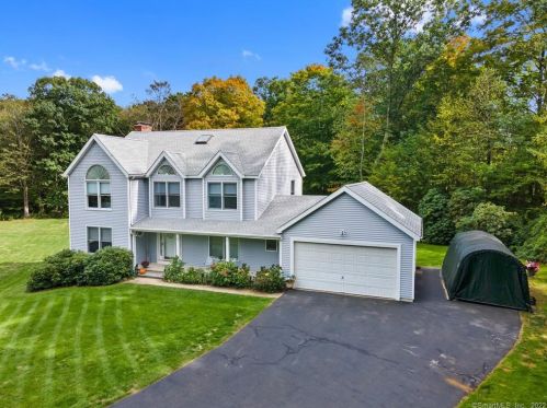 23 Greystone Rd, North Branford, CT 06471-1474