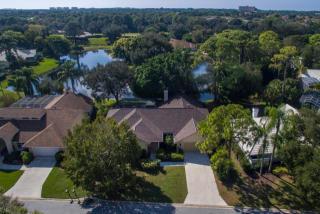 8286 Shadow Pine Way, Sarasota, FL 34238-5622