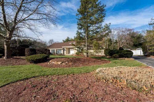 3 Field Ln, Miller Place, NY 11764-2432