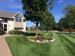 9121 211th St, Lakeville, MN 55044-7211
