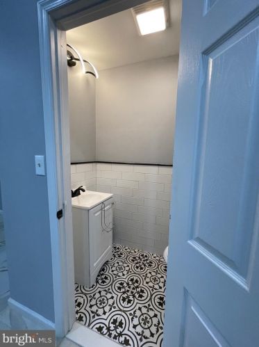 805 Main St, Norristown PA  19401-4103 exterior