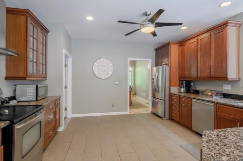 9 New Brg Rd, Brookfield Center CT  06804 exterior