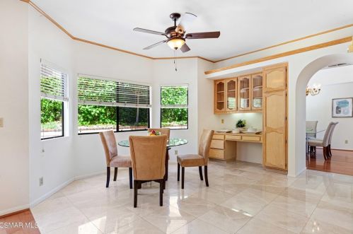 5805 Rainbow Hill Rd, Calabasas CA  91301-4636 exterior