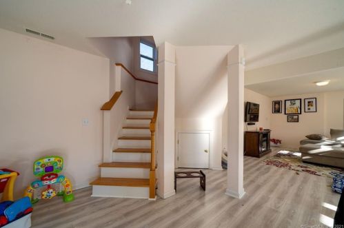 80 Olander Ln, Middletown CT 06457-1574 exterior