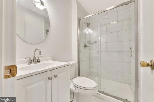 176 Canterbury Ct, East Windsor NJ  08520-5536 exterior