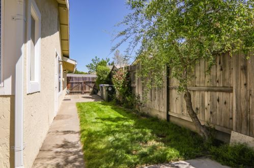 6324 Twin Wood Way, Citrus Heights CA  95621-3526 exterior