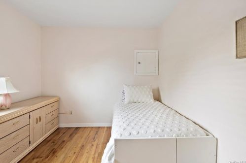 670 Secor Rd, Hartsdale NY  10530-1360 exterior