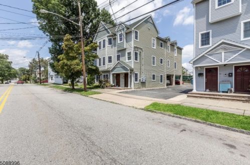 31 Sussex Ave, Morristown, NJ 07960-8636