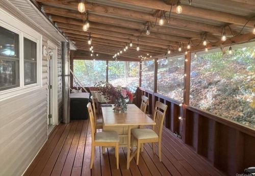 18 Tulip Rd, Mahopac NY  10541-5422 exterior