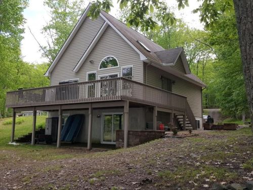 126 Lower Lakeview Dr, Hawley, PA 18428-4041