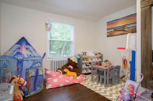 80 Circle Dr, Litchfield CT  06750-1710 exterior
