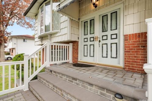 223 Essex St, Babylon, NY 11704-2025