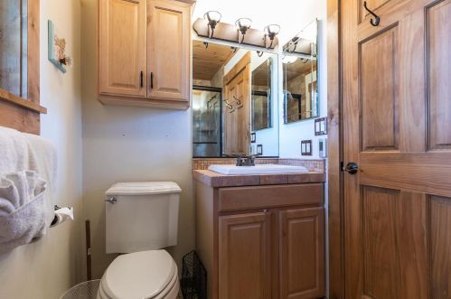 10146 Olympic Blvd, Truckee CA  96161-1701 exterior