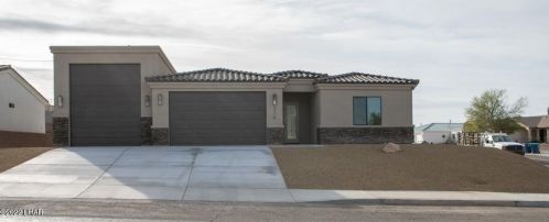 2110 Charing Cross Dr, Lake Havasu City, AZ 86404-1911