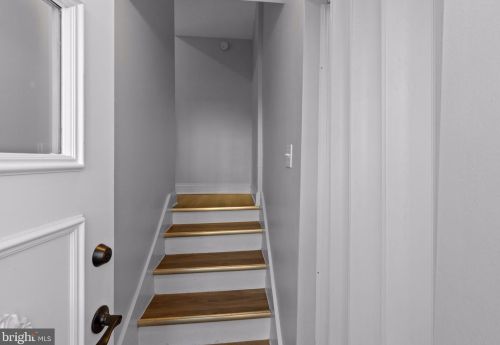 13 Fitzwatertown Rd, Willow Grove, PA 19090-3028
