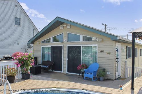 108 Monterey Dr, Bricktown NJ  08723-7009 exterior