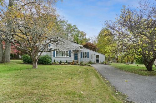 3726 Briarhill St, Mohegan Lake, NY 10547-1000
