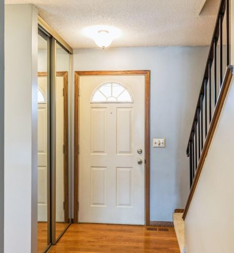 4354 Chatsworth St, Saint Paul, MN 55126-2236
