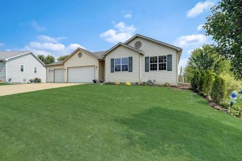 413 Brookstone Pass, Mount Horeb, WI 53572-3395