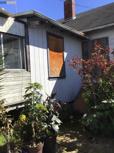 1090 65 St, Oakland CA 94608-1119 exterior