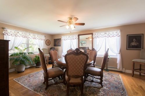 19 Casey Dr, Middletown RI  02842-6224 exterior