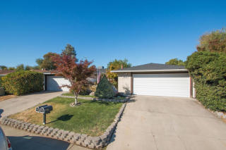 2812 Pepper Oaks Dr, Sacramento, CA 95827-1035
