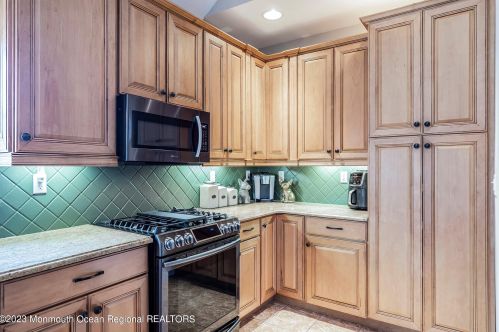 208 Virginia Dr, Bricktown NJ  08723-6521 exterior