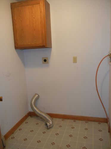 64 Old Chester Rd, Derry NH 03038-4014 exterior