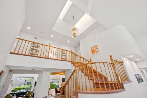 5805 Rainbow Hill Rd, Calabasas CA  91301-4636 exterior