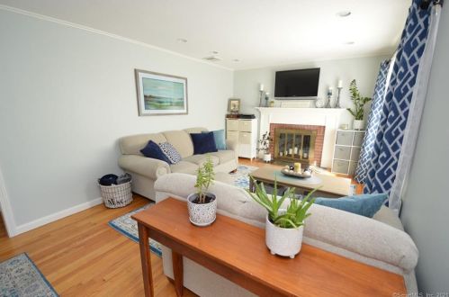 23 Van Rose Dr, North Haven, CT 06473-4463