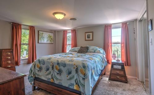 11 Buddington Rd, Huntington CT  06484-5306 exterior