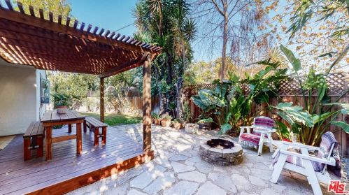 4504 Lennox Ave, Van Nuys CA 91405-4747 exterior