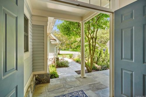 8 Westfield Ln, White Plains NY  10605-5459 exterior