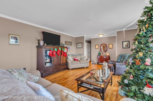 81 Oakland Dr, Bricktown NJ  08724-4560 exterior
