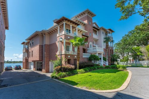 240 Brooks St, Fort Walton Beach, FL 32548-2829