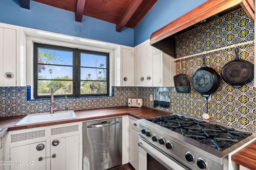 702 Chula Vis Rd, Tucson AZ 85718-1116 exterior