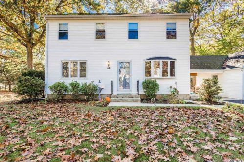 66 Vermont St, Huntington Station, NY 11747-1649