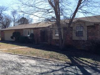 703 College St, Huntsville, AR 72740-8838