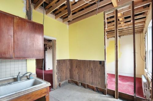 5 Eastman Ter, Poughkeepsie NY  12601-4306 exterior