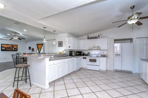 1144 Westwood Dr, Lutz FL  33549-4129 exterior