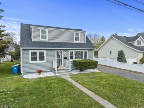 221 18th Ave, Manville NJ  08835-1629 exterior